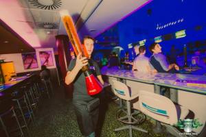 pivo žirafa bowling